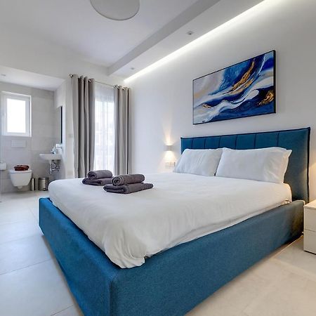 Luxe Apartment With Valletta And Harbour Views Sliema Exteriör bild