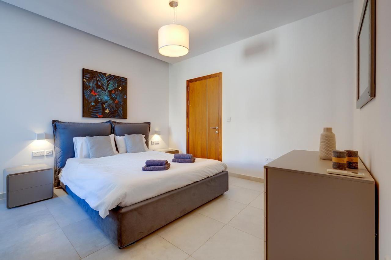 Luxe Apartment With Valletta And Harbour Views Sliema Exteriör bild