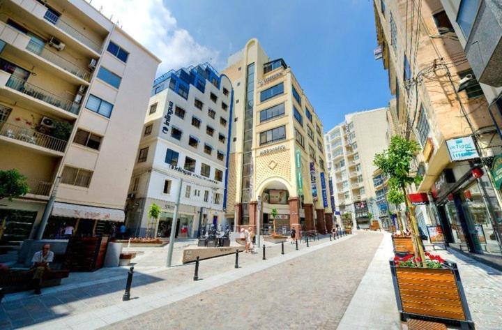 Luxe Apartment With Valletta And Harbour Views Sliema Exteriör bild