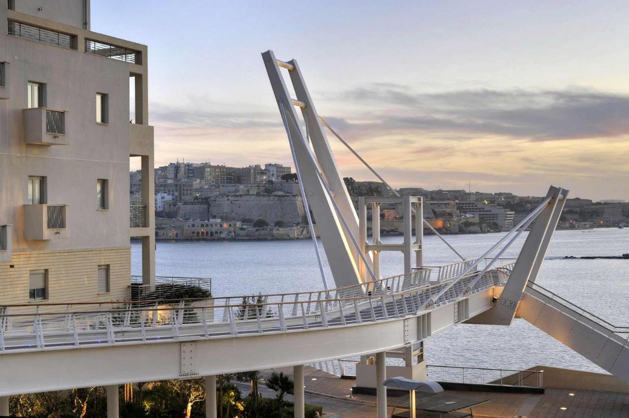 Luxe Apartment With Valletta And Harbour Views Sliema Exteriör bild