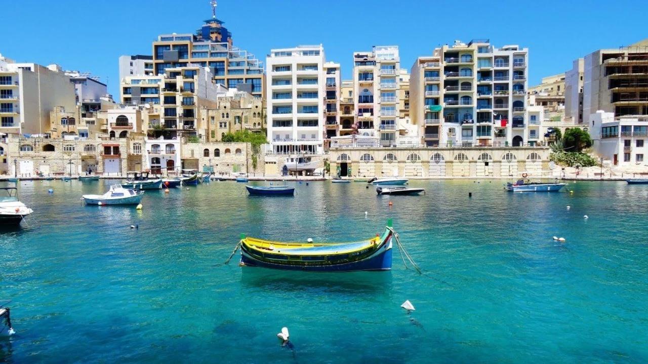 Luxe Apartment With Valletta And Harbour Views Sliema Exteriör bild