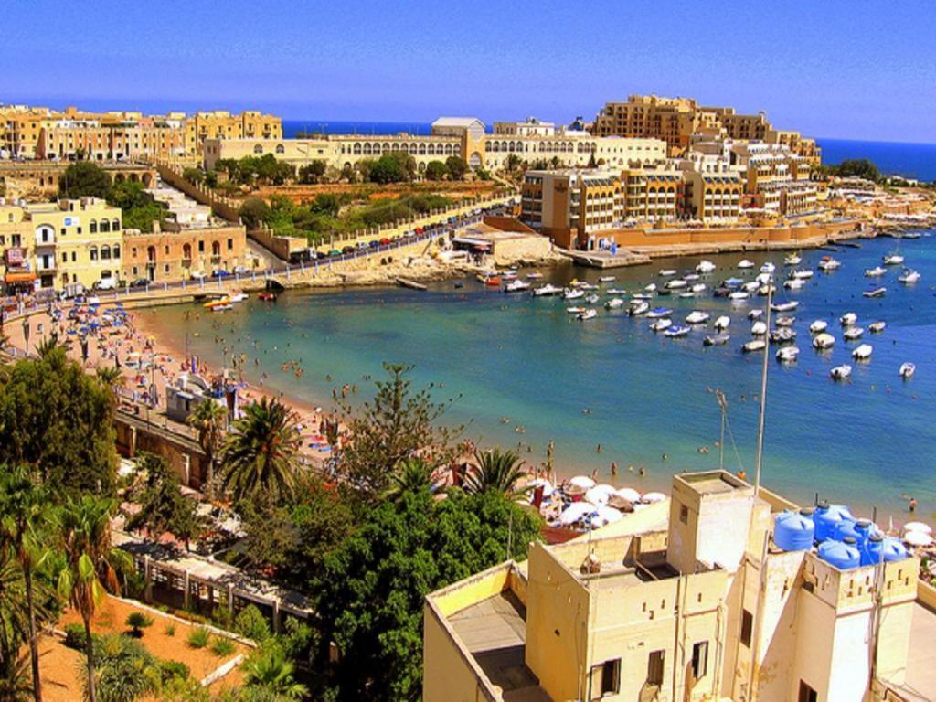 Luxe Apartment With Valletta And Harbour Views Sliema Exteriör bild