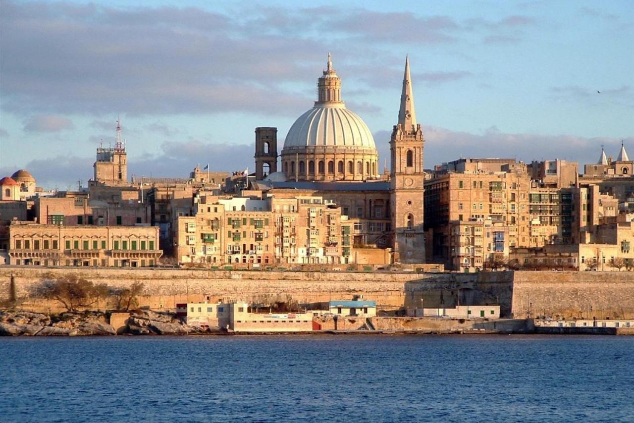 Luxe Apartment With Valletta And Harbour Views Sliema Exteriör bild