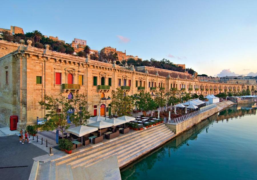 Luxe Apartment With Valletta And Harbour Views Sliema Exteriör bild