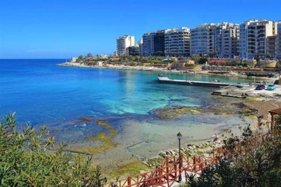 Luxe Apartment With Valletta And Harbour Views Sliema Exteriör bild