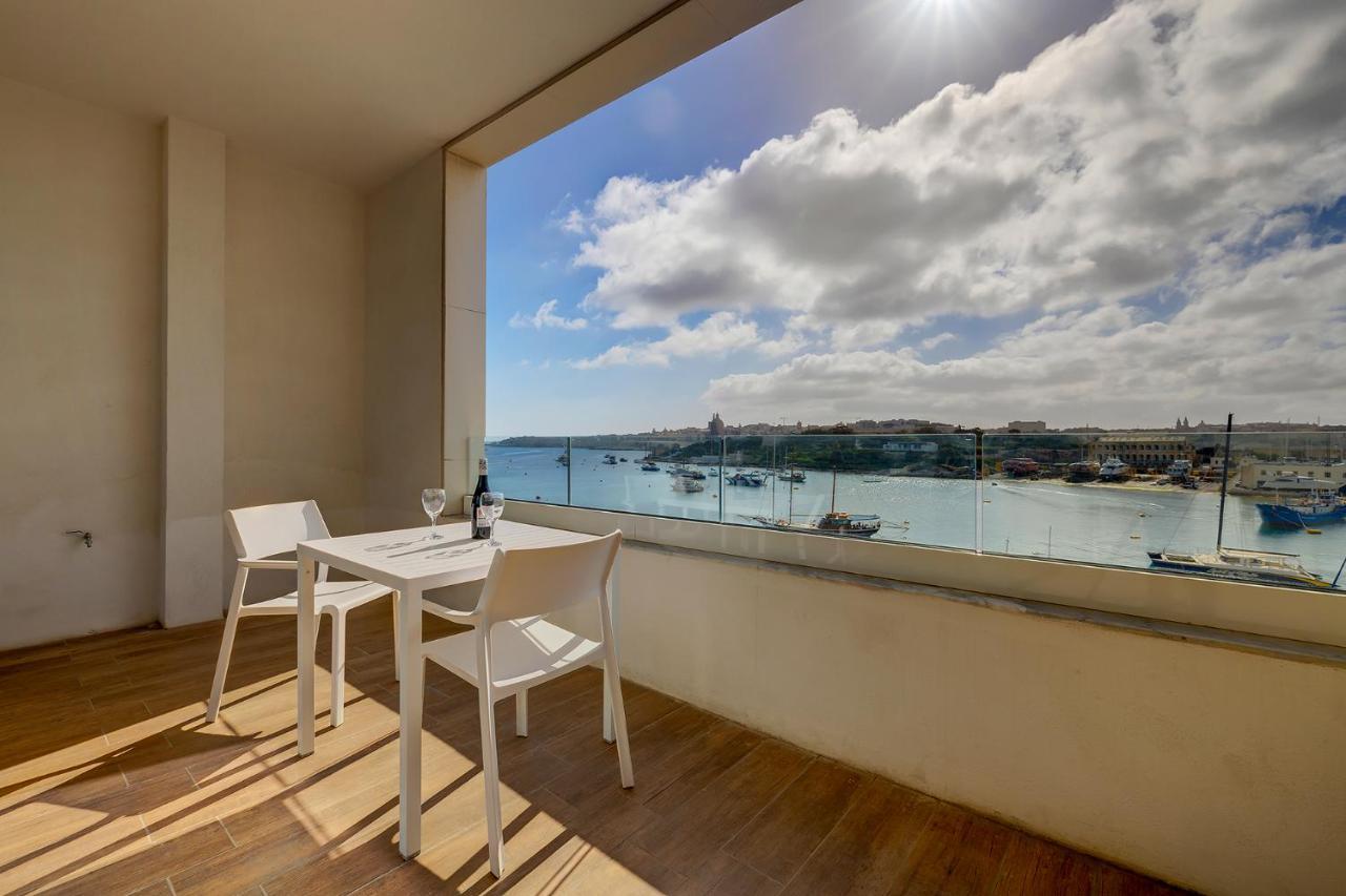 Luxe Apartment With Valletta And Harbour Views Sliema Exteriör bild