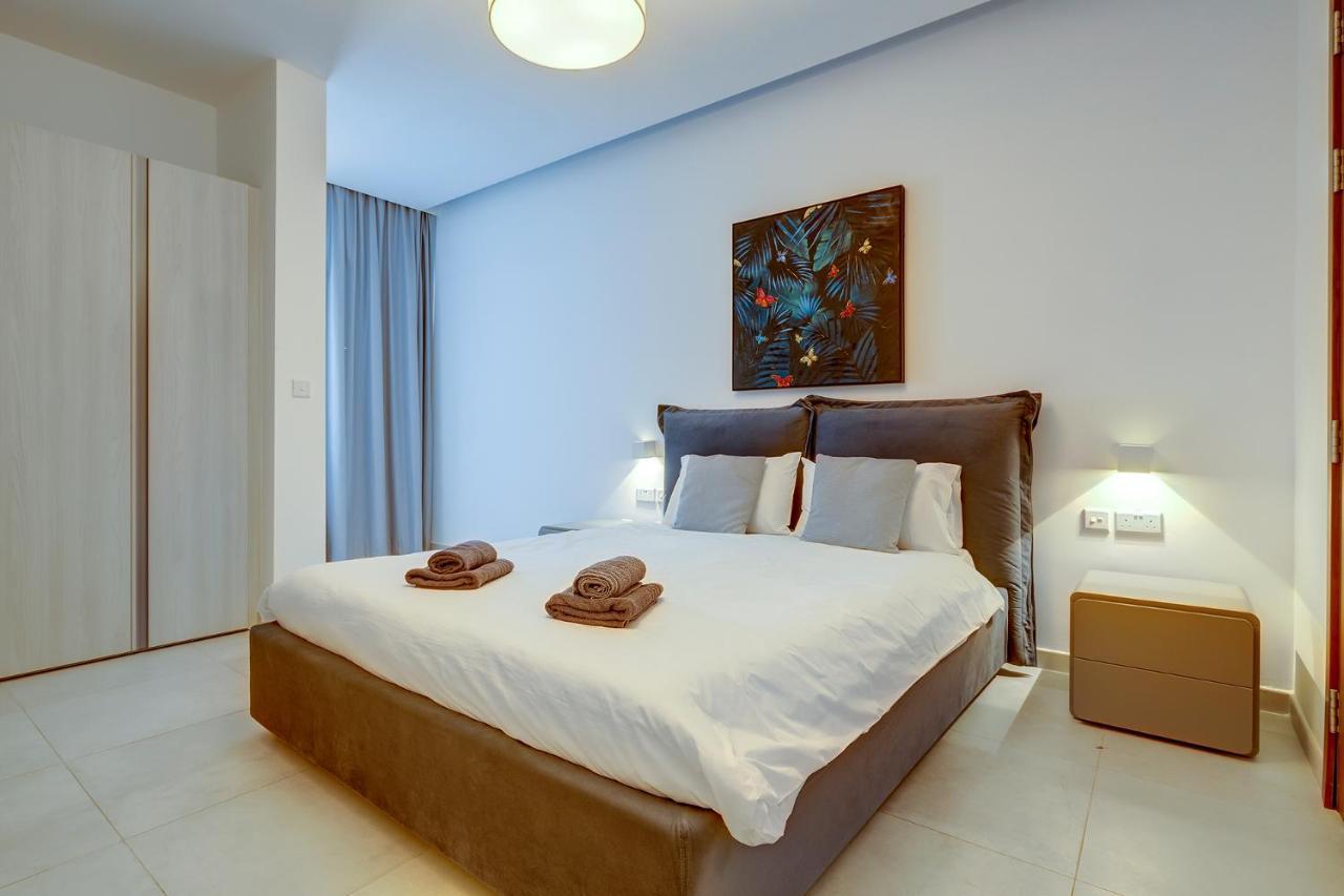 Luxe Apartment With Valletta And Harbour Views Sliema Exteriör bild