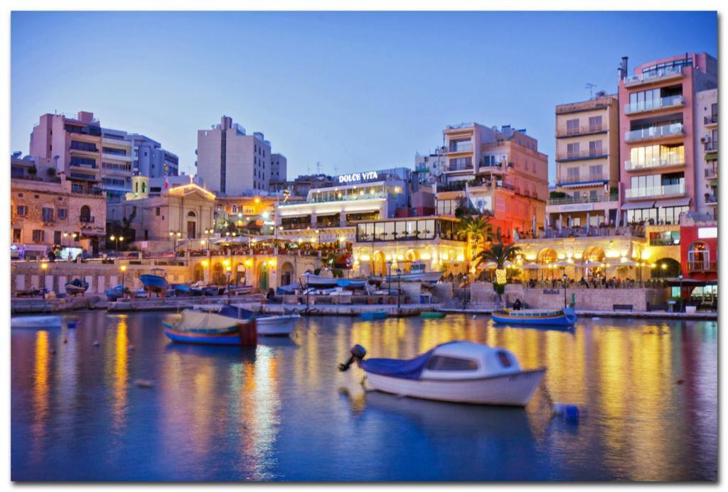 Luxe Apartment With Valletta And Harbour Views Sliema Exteriör bild
