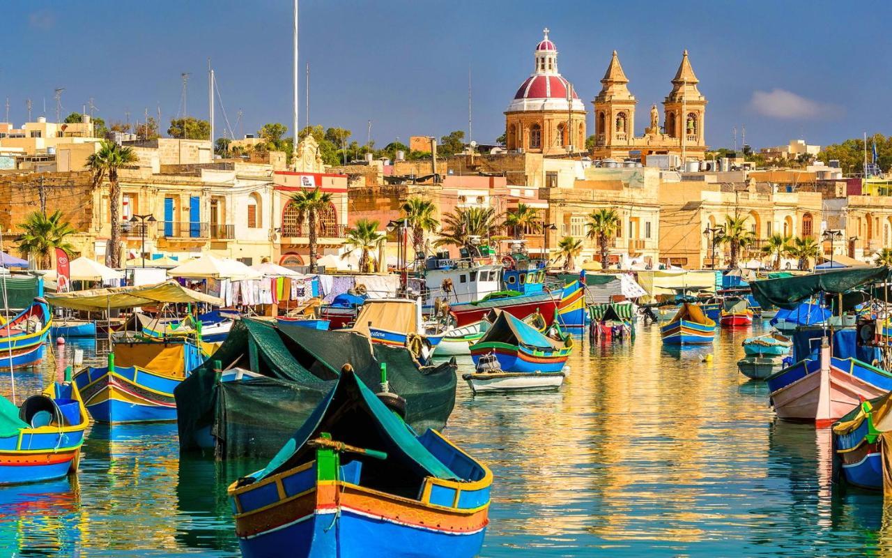 Luxe Apartment With Valletta And Harbour Views Sliema Exteriör bild